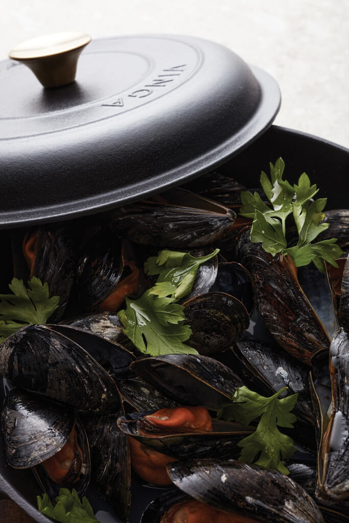 VINGA Monte enameled cast iron sauté pan - Image 8